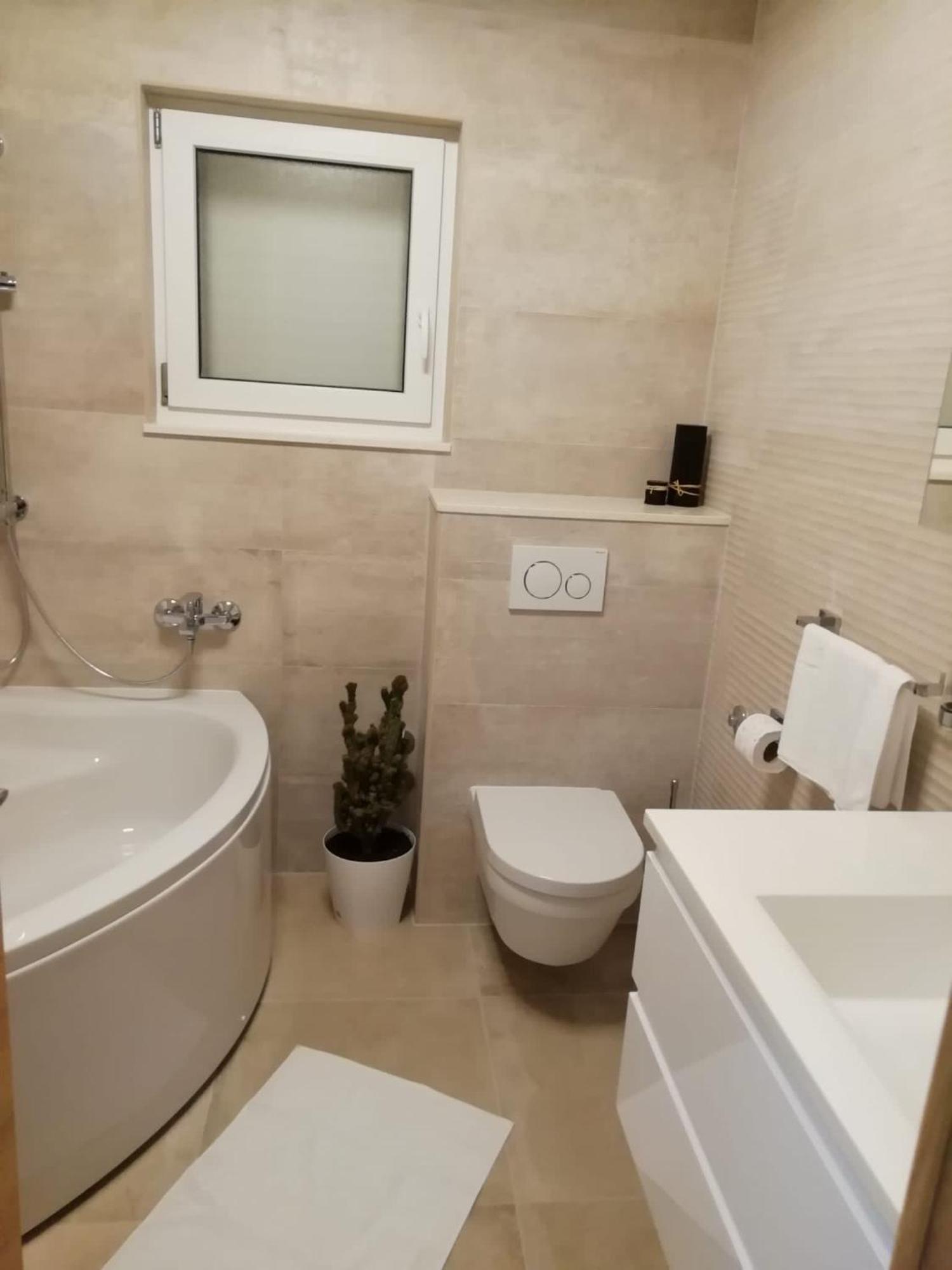 Albatros Apartment Kastel Sucurac Ngoại thất bức ảnh