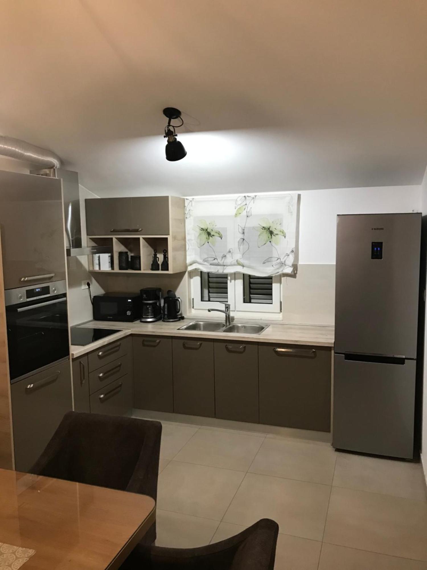 Albatros Apartment Kastel Sucurac Ngoại thất bức ảnh